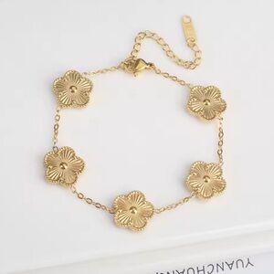 ⚜️❤️‍🔥 Elegant Luxury Clover Floral Bracelet 💫
